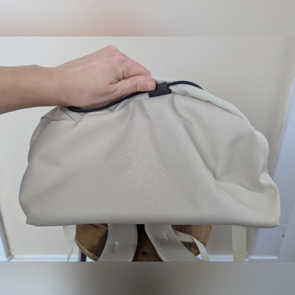 NWT! The North Face The Jester Backpack, Gravel/Cream, Women's Fit, 27L - Picture 8 of 15